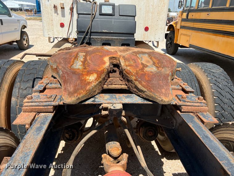 image for item DJ7743 1988 Kenworth  semi truck