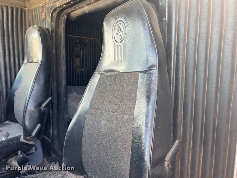 image for item DJ7743 1988 Kenworth  semi truck