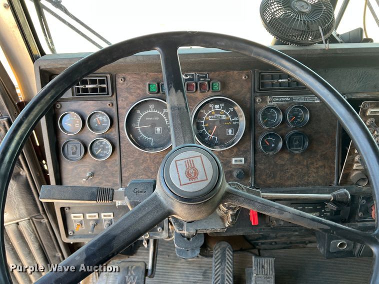 image for item DJ7743 1988 Kenworth  semi truck