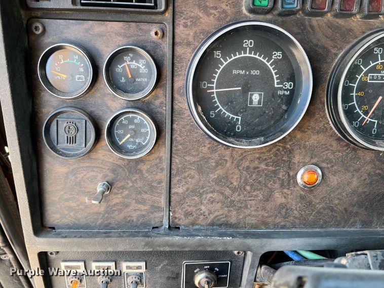 image for item DJ7743 1988 Kenworth  semi truck