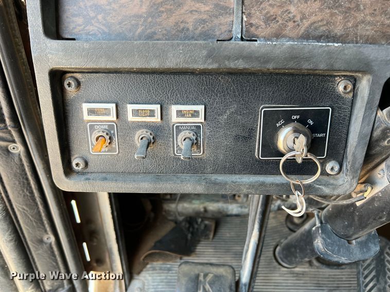 image for item DJ7743 1988 Kenworth  semi truck