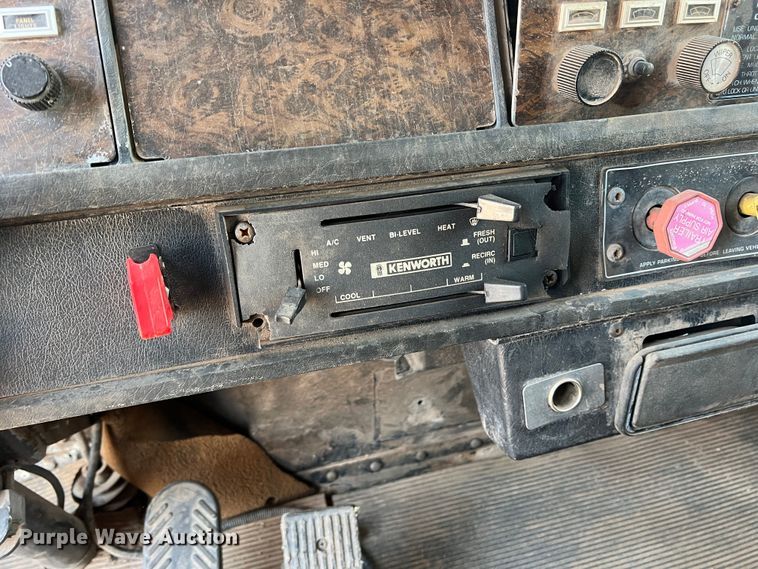 image for item DJ7743 1988 Kenworth  semi truck