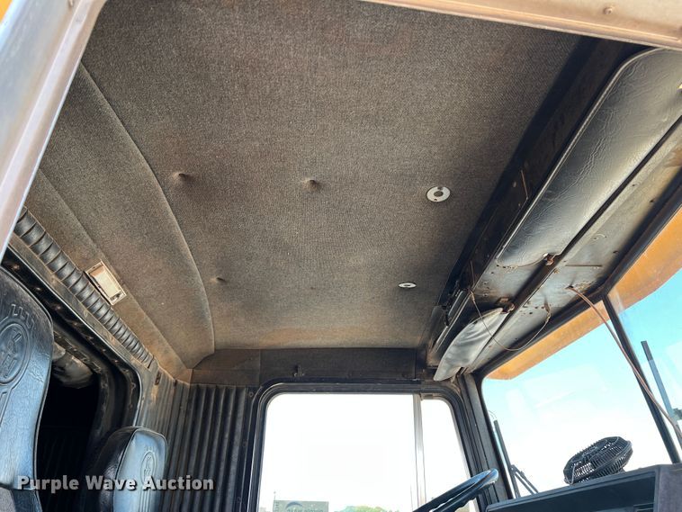 image for item DJ7743 1988 Kenworth  semi truck