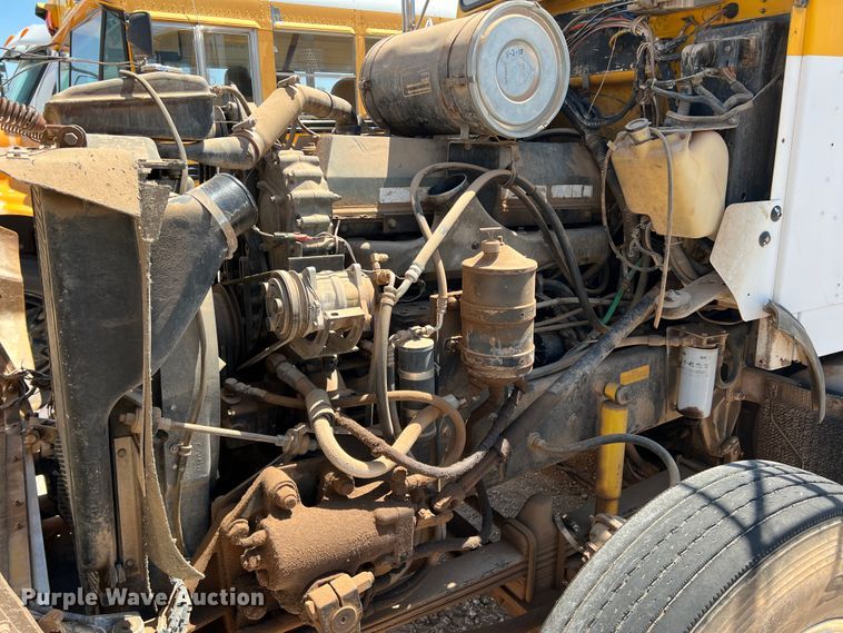 image for item DJ7743 1988 Kenworth  semi truck