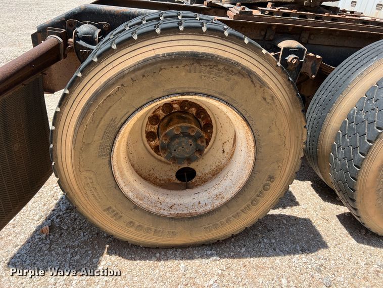 image for item DJ7743 1988 Kenworth  semi truck