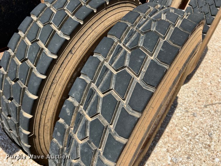 image for item DJ7743 1988 Kenworth  semi truck