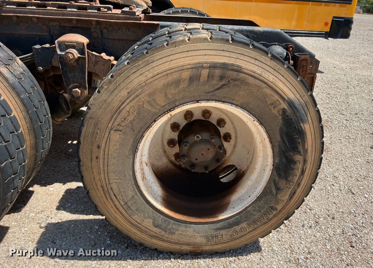 image for item DJ7743 1988 Kenworth  semi truck