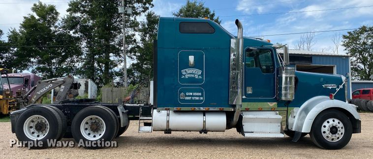 image for item DK6442 2001 Kenworth W900  semi truck