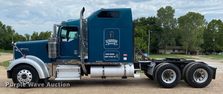 image for item DK6442 2001 Kenworth W900  semi truck