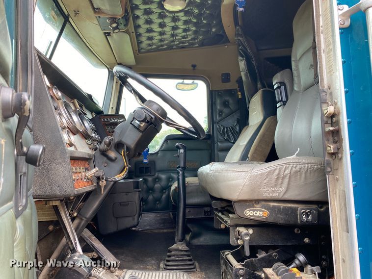 image for item DK6442 2001 Kenworth W900  semi truck