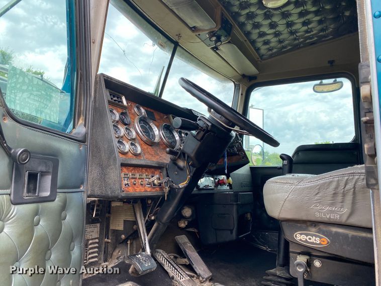 image for item DK6442 2001 Kenworth W900  semi truck