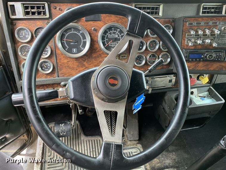 image for item DK6442 2001 Kenworth W900  semi truck