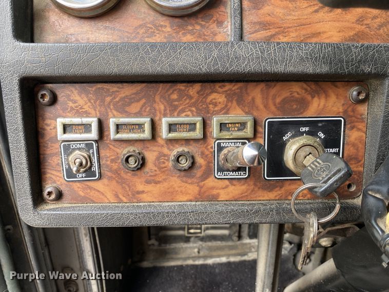 image for item DK6442 2001 Kenworth W900  semi truck