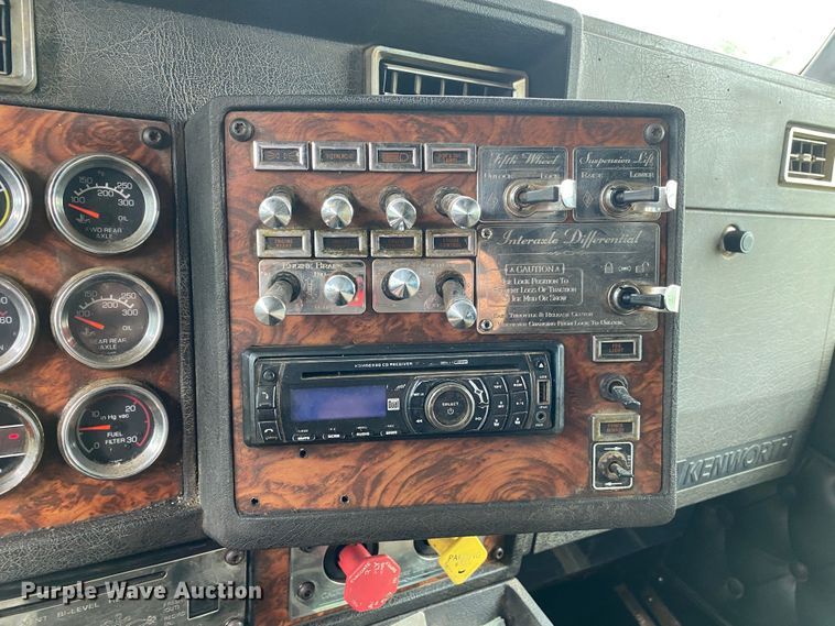 image for item DK6442 2001 Kenworth W900  semi truck