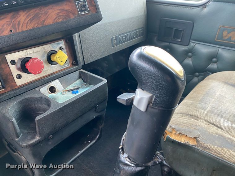 image for item DK6442 2001 Kenworth W900  semi truck