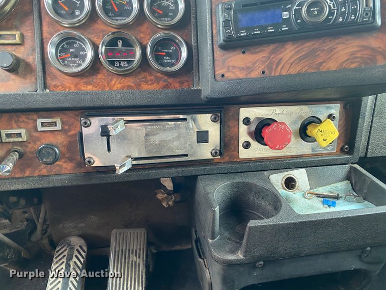 image for item DK6442 2001 Kenworth W900  semi truck