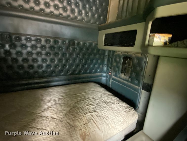 image for item DK6442 2001 Kenworth W900  semi truck