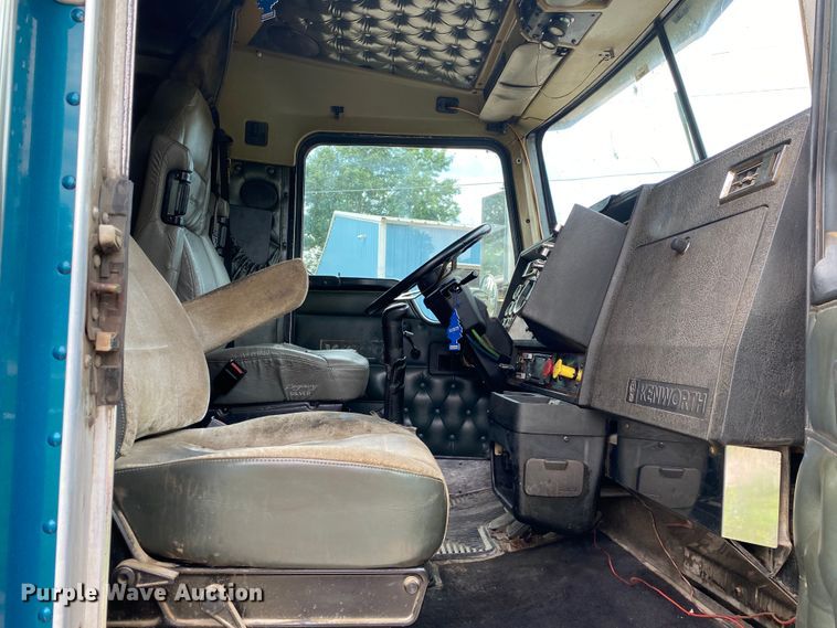 image for item DK6442 2001 Kenworth W900  semi truck