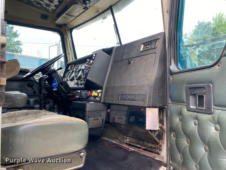 image for item DK6442 2001 Kenworth W900  semi truck