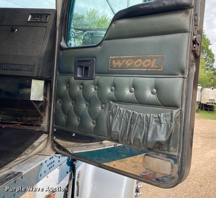 image for item DK6442 2001 Kenworth W900  semi truck