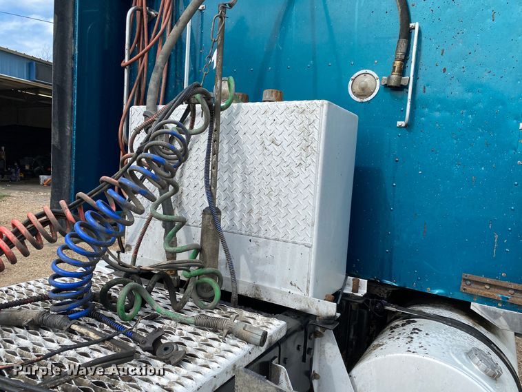 image for item DK6442 2001 Kenworth W900  semi truck