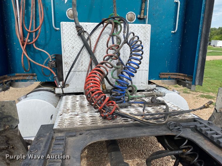 image for item DK6442 2001 Kenworth W900  semi truck