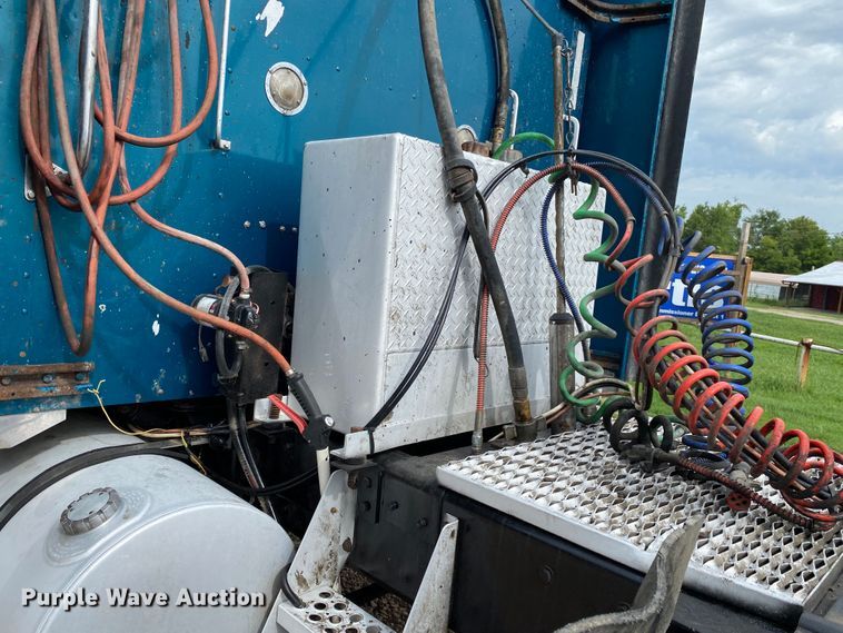 image for item DK6442 2001 Kenworth W900  semi truck