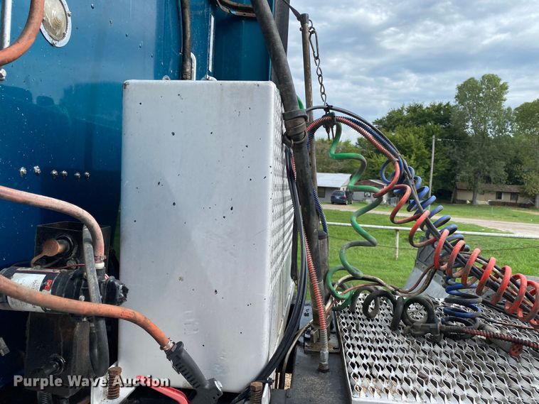 image for item DK6442 2001 Kenworth W900  semi truck