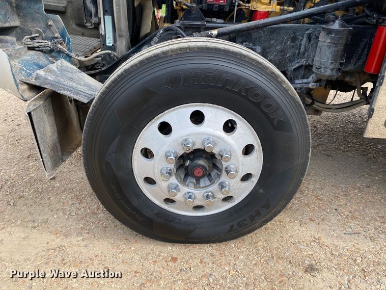 image for item DK6442 2001 Kenworth W900  semi truck