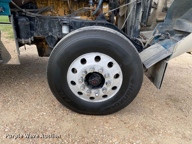 image for item DK6442 2001 Kenworth W900  semi truck