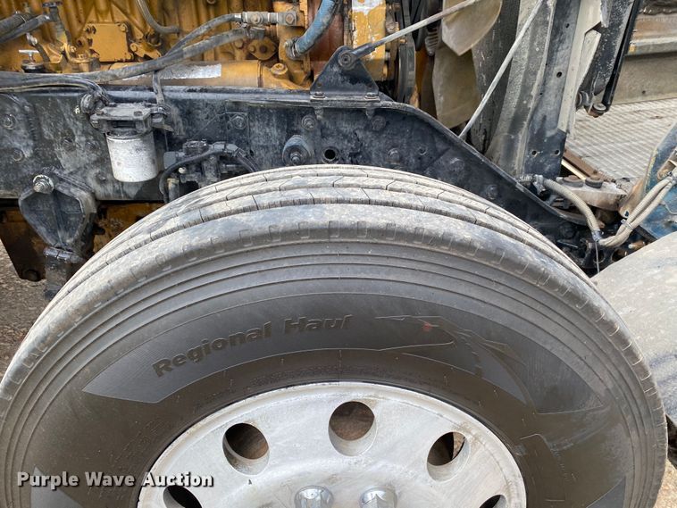 image for item DK6442 2001 Kenworth W900  semi truck