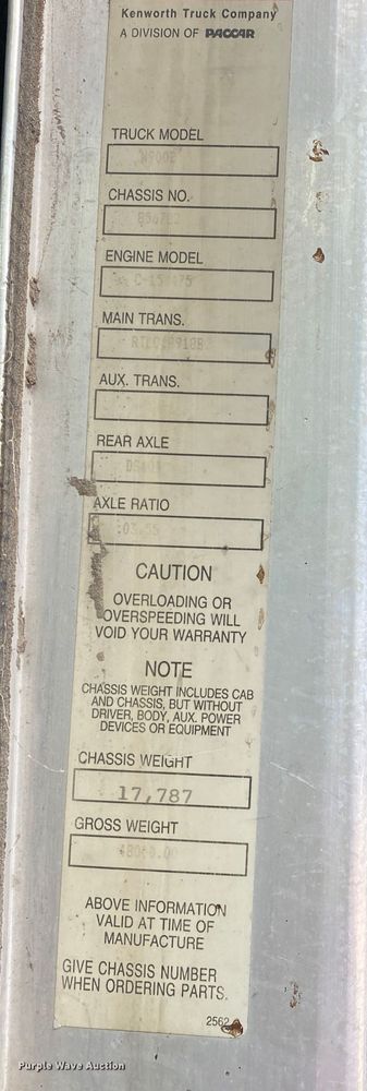 image for item DK6442 2001 Kenworth W900  semi truck