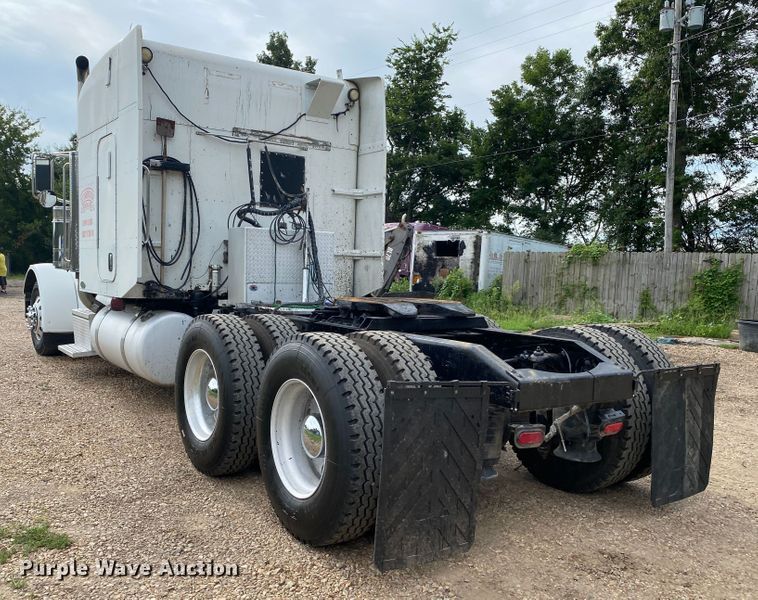 image for item DK6445 2006 Peterbilt 379  semi truck