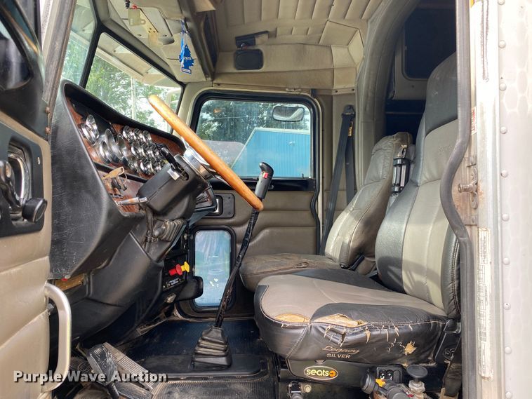 image for item DK6445 2006 Peterbilt 379  semi truck