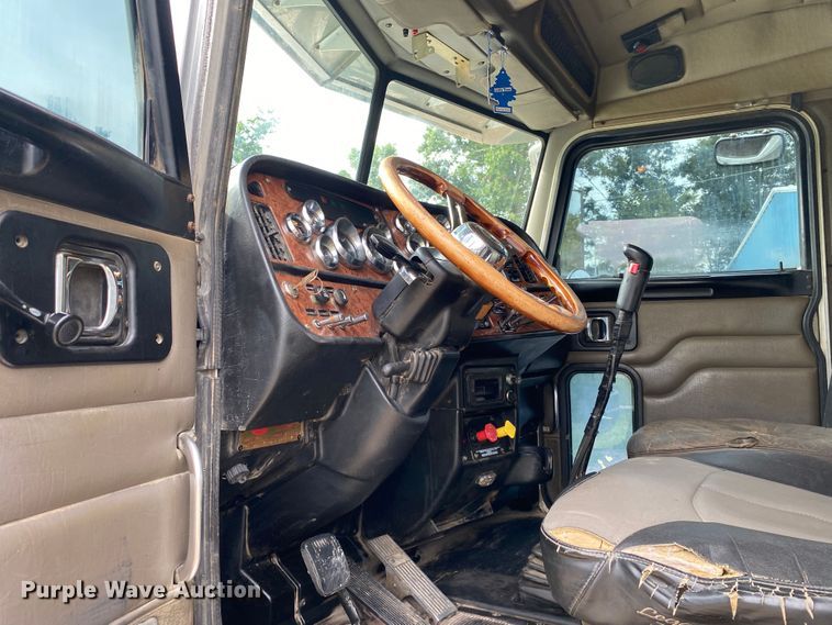 image for item DK6445 2006 Peterbilt 379  semi truck