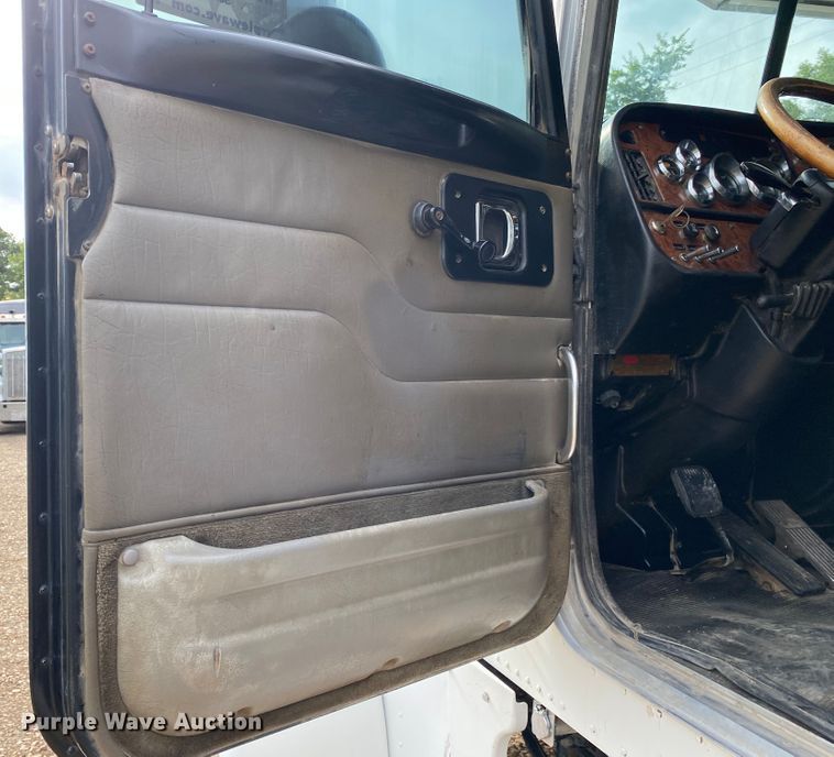 image for item DK6445 2006 Peterbilt 379  semi truck