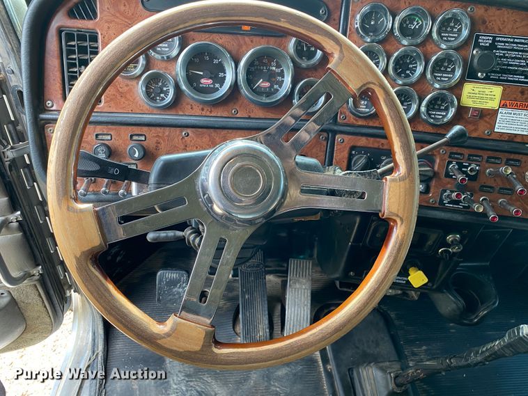 image for item DK6445 2006 Peterbilt 379  semi truck