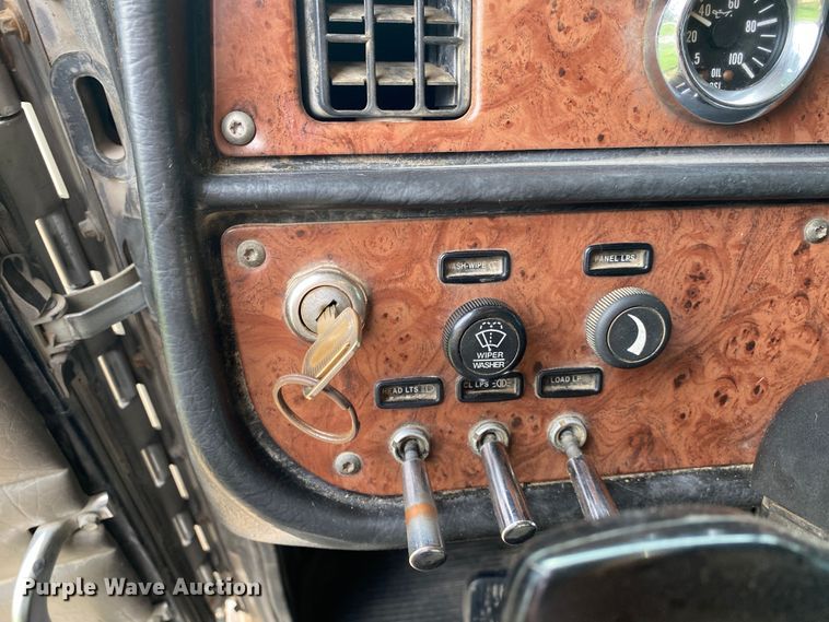 image for item DK6445 2006 Peterbilt 379  semi truck