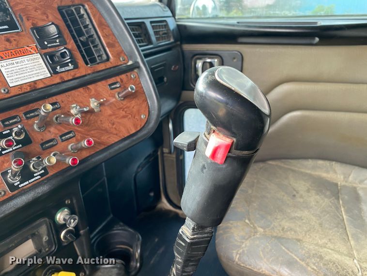 image for item DK6445 2006 Peterbilt 379  semi truck