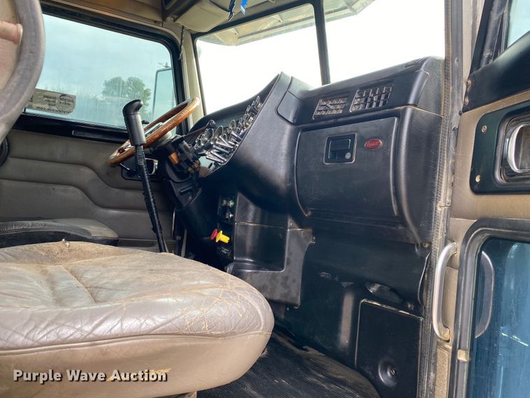 image for item DK6445 2006 Peterbilt 379  semi truck