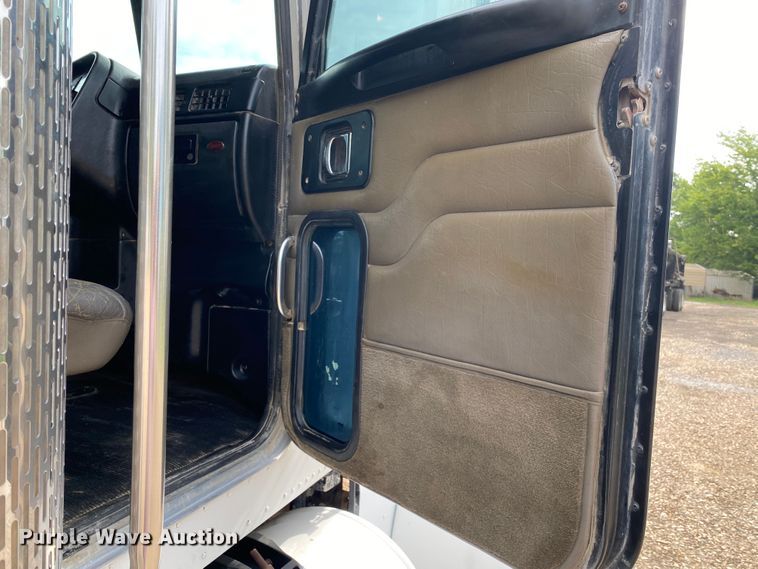 image for item DK6445 2006 Peterbilt 379  semi truck