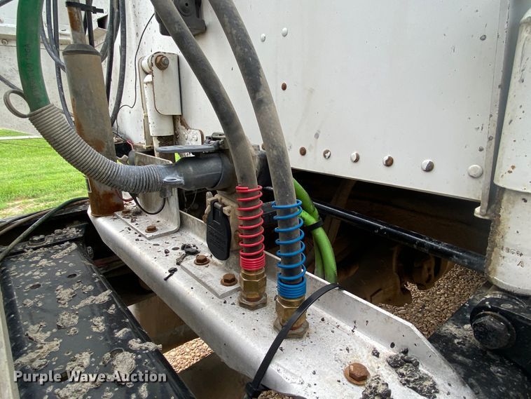 image for item DK6445 2006 Peterbilt 379  semi truck