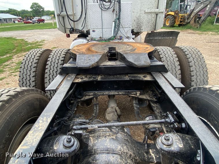 image for item DK6445 2006 Peterbilt 379  semi truck