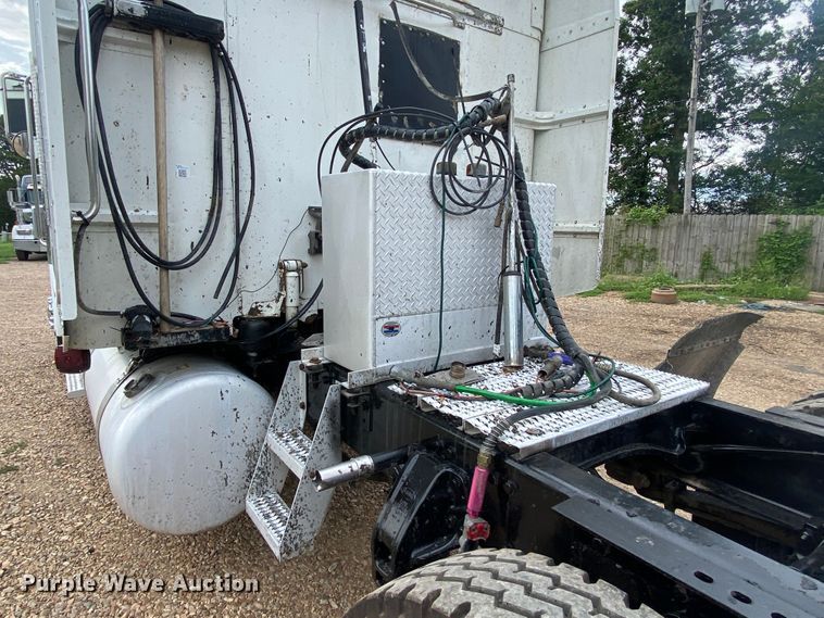 image for item DK6445 2006 Peterbilt 379  semi truck