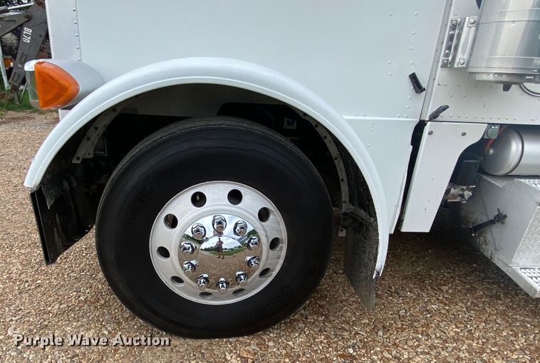 image for item DK6445 2006 Peterbilt 379  semi truck