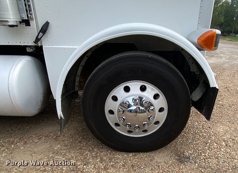 image for item DK6445 2006 Peterbilt 379  semi truck