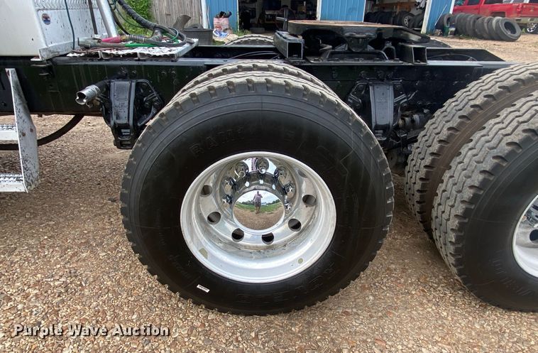 image for item DK6445 2006 Peterbilt 379  semi truck