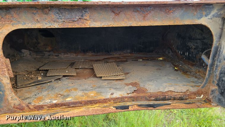 image for item DM7982 2008 Landoll Hauloll 825B  lowboy equipment trailer