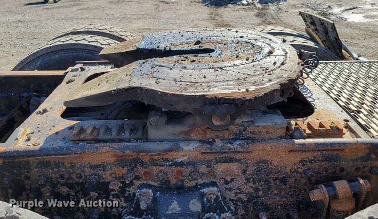 image for item DM7983 1997 Freightliner FLC120  semi truck