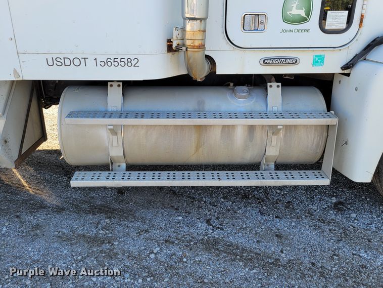 image for item DM7983 1997 Freightliner FLC120  semi truck